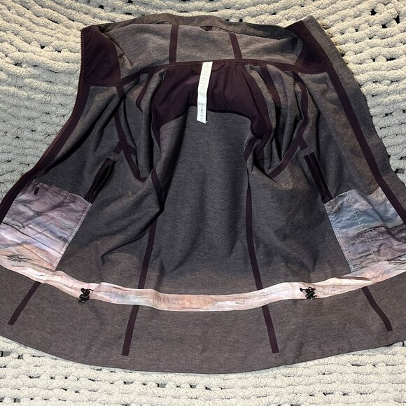 Lululemon The Drizz Lightweight Rain Jacket in Black Cherry Size 4 - Picture 13 of 16